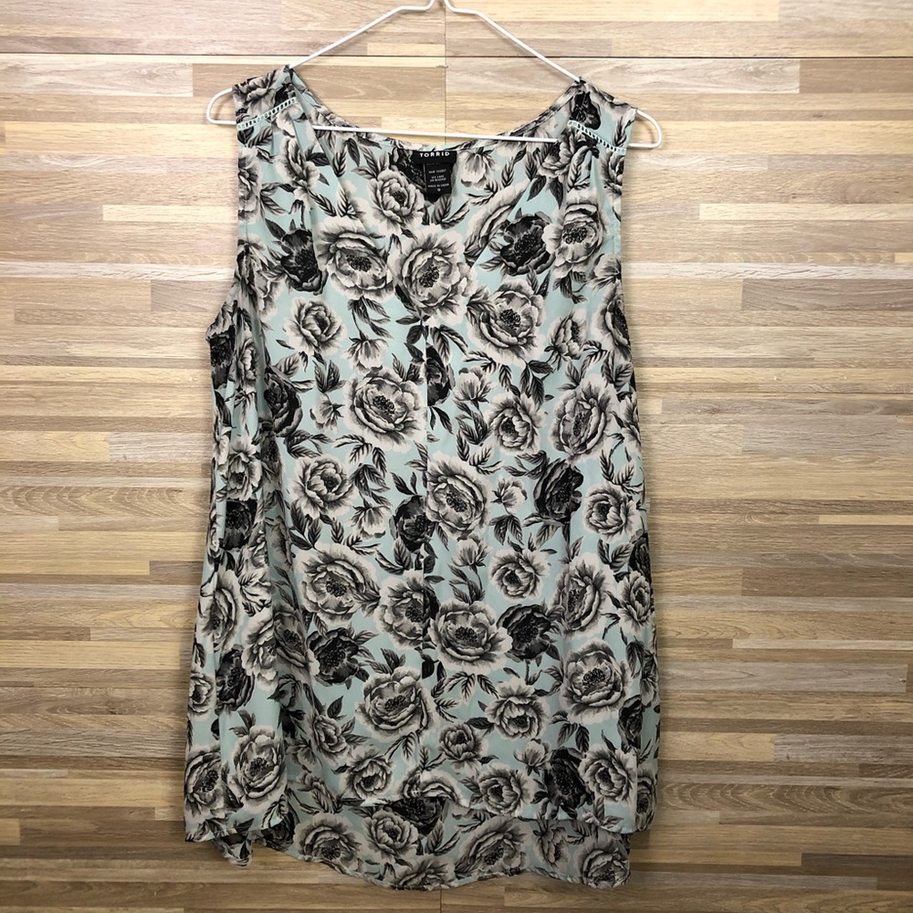 Torrid Size 0 Floral Sleeveless Blouse